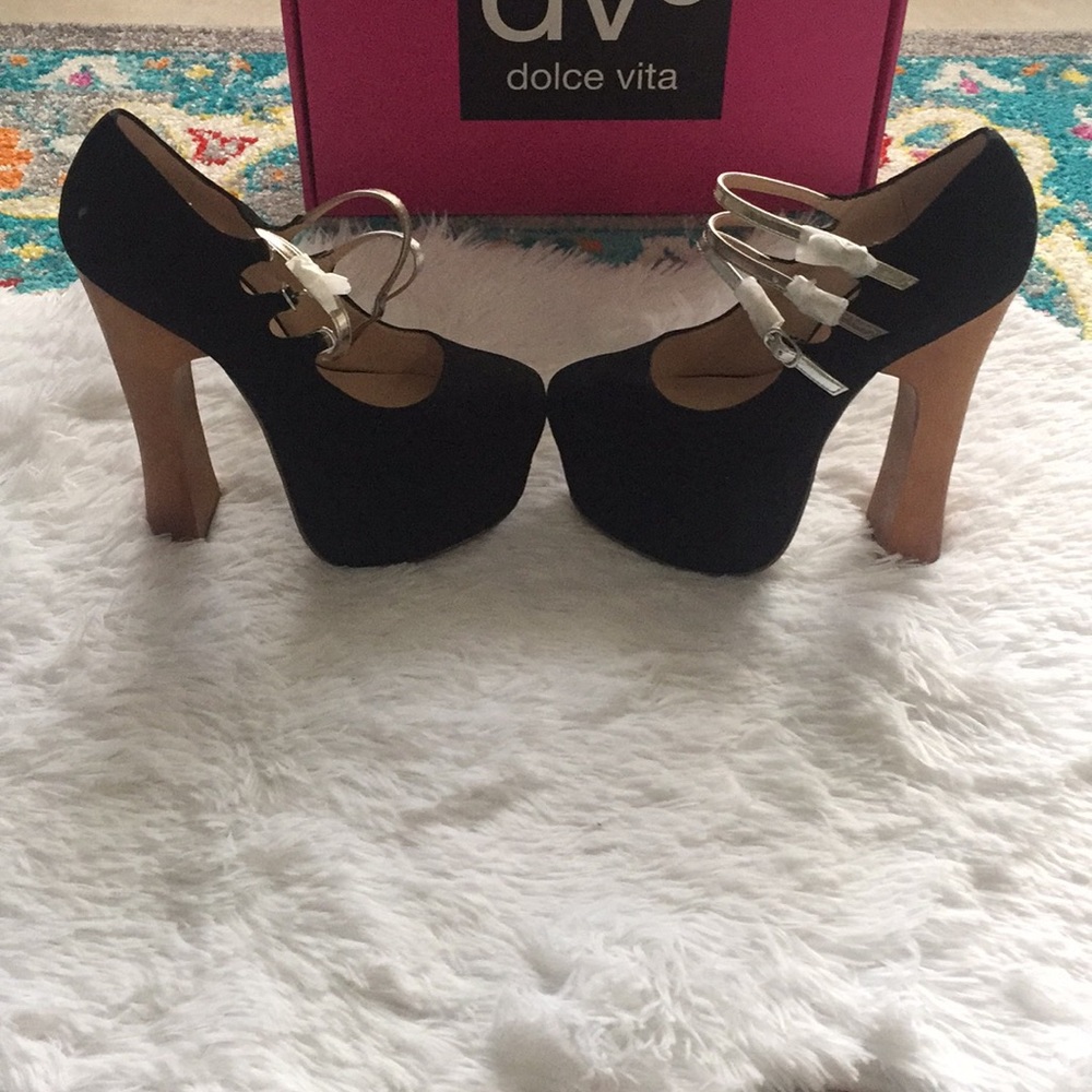 dv8 Dolce Vita black suede heels.